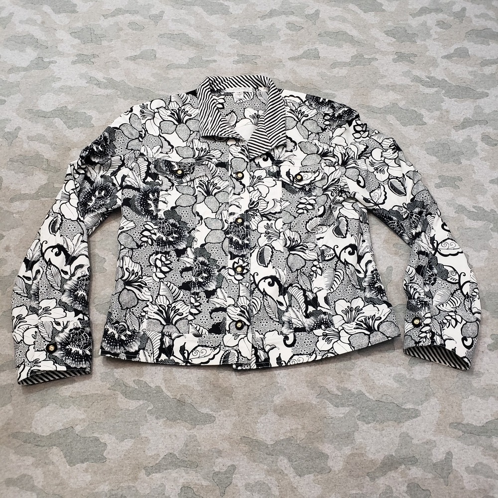 St. John Sport Jacket Womens Small White Long Sleeve Button-Up Lightweight